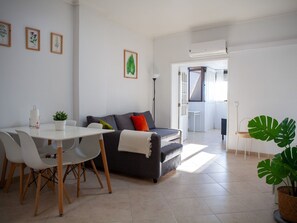 TV - Just4u Wohnung 2 mit AC in der Nähe von Lissabon und Strand by Interhome (Corroios)