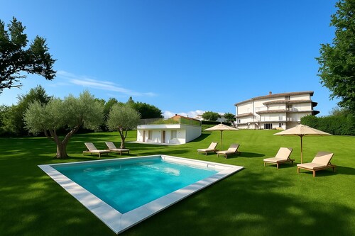 Beautiful  villa with A/C, private pool, WIFI, TV, terrace and panoramic view, close to Lucca