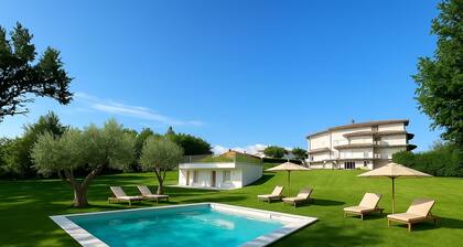 Beautiful villa with A/C, private pool, WIFI, TV, terrace and panoramic view, close to Lucca