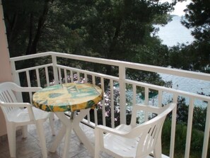 Outdoor dining - "Peaceful Paradise" by Interhome (Korčula/Brna)