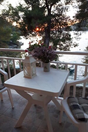 Outdoor dining - "Peaceful Paradise" by Interhome (Korčula/Brna)