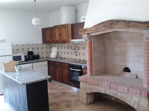 Fridge, microwave, oven, dishwasher - Landhaus "Alcobaca Villa" by Interhome (Alcobaça)
