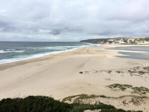 Beach - Lagoon Pearl Modernes Haus mit privatem Pool 2 by Interhome (Obidos)
