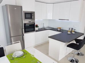 Frigorifero, microonde, forno, lavastoviglie