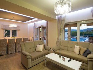TV - Ferienvilla "Nautica" mit Bergblick by Interhome (Prapatnica)