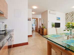 Frigorifero, microonde, forno, lavastoviglie
