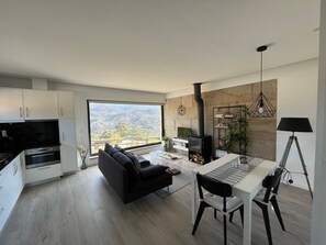 Fireplace - Casas das Olas 7 - Großartige Aussicht, 2 Pools, idealer Ort zum Entspannen und by Interhome (Arcos de Valdevez)