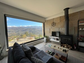 Fireplace - Casas das Olas 7 - Großartige Aussicht, 2 Pools, idealer Ort zum Entspannen und by Interhome (Arcos de Valdevez)