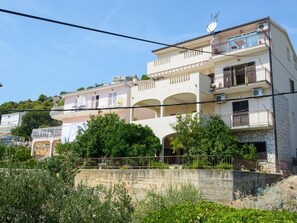 Exterior - Strandnahe Ferienwohnung Jure mit großer Terrasse by Interhome (Trogir)