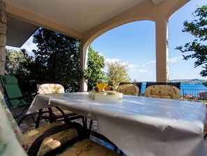 Outdoor dining - Strandnahe Ferienwohnung Jure mit großer Terrasse by Interhome (Trogir)