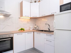 Fridge, microwave, oven, cookware/dishes/utensils - Villa "Sunshine" mit Garten, Grill und Terrasse by Interhome (Hvar/Jelsa)