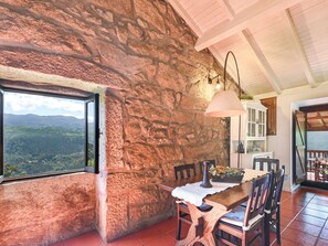 Dining - Casas das Olas 1 - Großartige Aussicht, 2 Pools, idealer Ort zum Entspannen und by Interhome (Arcos de Valdevez)