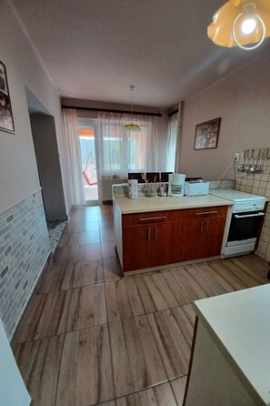 Fridge, microwave, oven, cookware/dishes/utensils - Wohnung für 12 Pers. by Interhome (Fonyód)