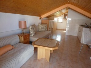 TV - Charmantes Studioappartement in Vir by Interhome (Vir)