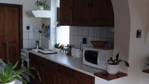 Fridge, microwave, cookware/dishes/utensils - Wohnung mit Terrasse, Grill und Garten by Interhome (Balatonföldvár)