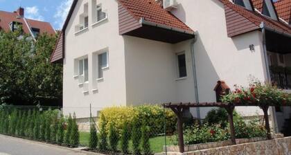 Wohnung mit Terrasse, Grill und Garten by Interhome