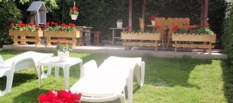 Wohnung mit Terrasse, Grill und Garten by Interhome