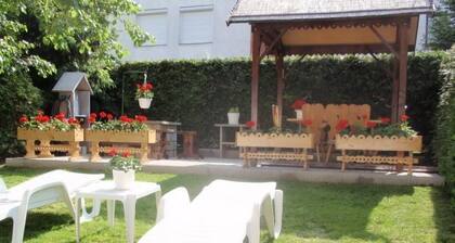 Wohnung mit Terrasse, Grill und Garten by Interhome