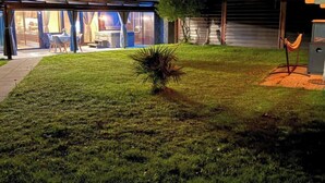 A house with a covered patio area and a small garden. - Wellness-Ferienhaus für 5 Personen by Interhome (Stavenisse)