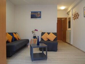 TV - Wohnungen Marko in Novigrad, Istrien HR by Interhome (Novigrad (Istra))