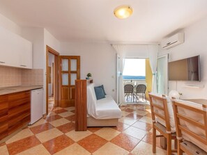 TV - Wohnung mit Terrasse und Meerblick by Interhome (Crikvenica/Dramalj)