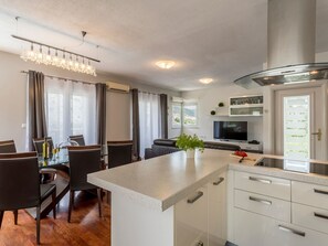 Interior - Ferienvilla "Paradies auf Erden" by Interhome (Srinjine)