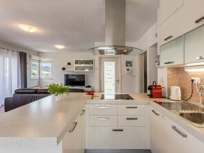 Fridge, oven, dishwasher, cookware/dishes/utensils - Ferienvilla "Paradies auf Erden" by Interhome (Srinjine)