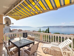 Outdoor dining - Wohnung für 6 Personen mit Panoramablick aufs Meer by Interhome (Novi Vinodolski)