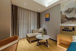Signature Double Room, City View | Premium bedding, minibar, individually decorated, individually furnished - Taian Yuelan Hotel Wanda Plaza Taishan (Tai'an)