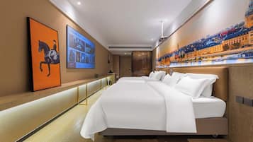 Kamar Twin Keluarga, pemandangan kota | Seprai premium, minibar, dan didekorasi berbeda-beda