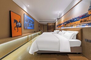 Ropa de cama de alta calidad, minibar y decoración personalizada