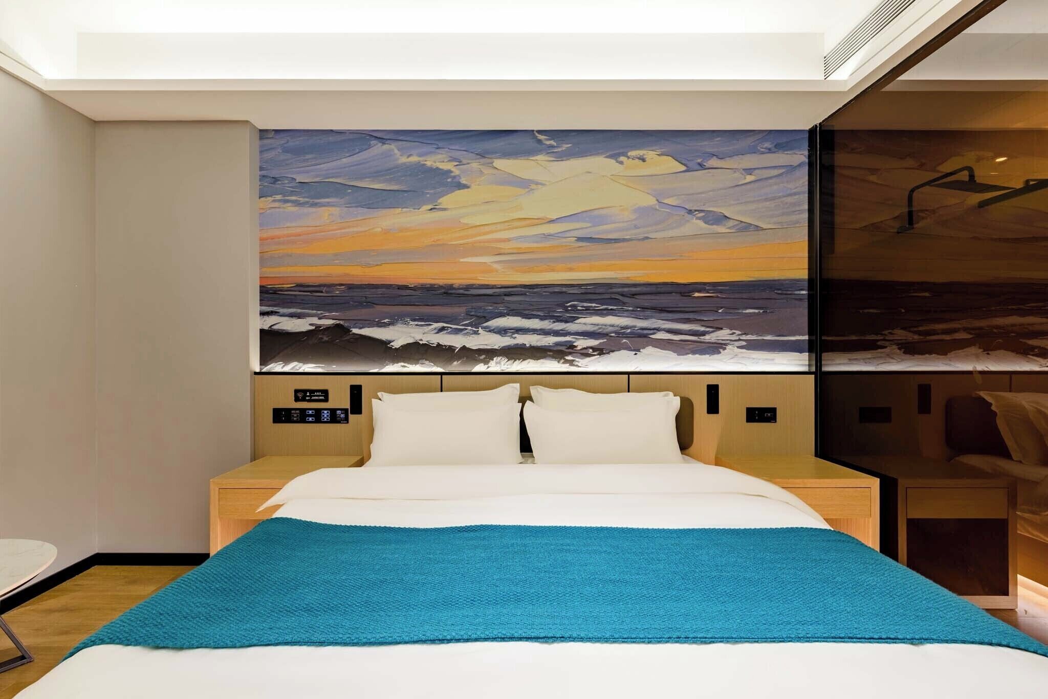 Ropa de cama de alta calidad, minibar y decoración personalizada 