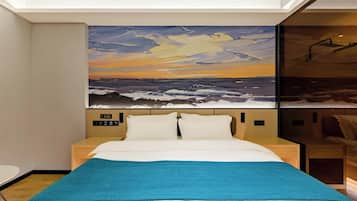 Kamar Double Standar, pemandangan kota | Seprai premium, minibar, dan didekorasi berbeda-beda