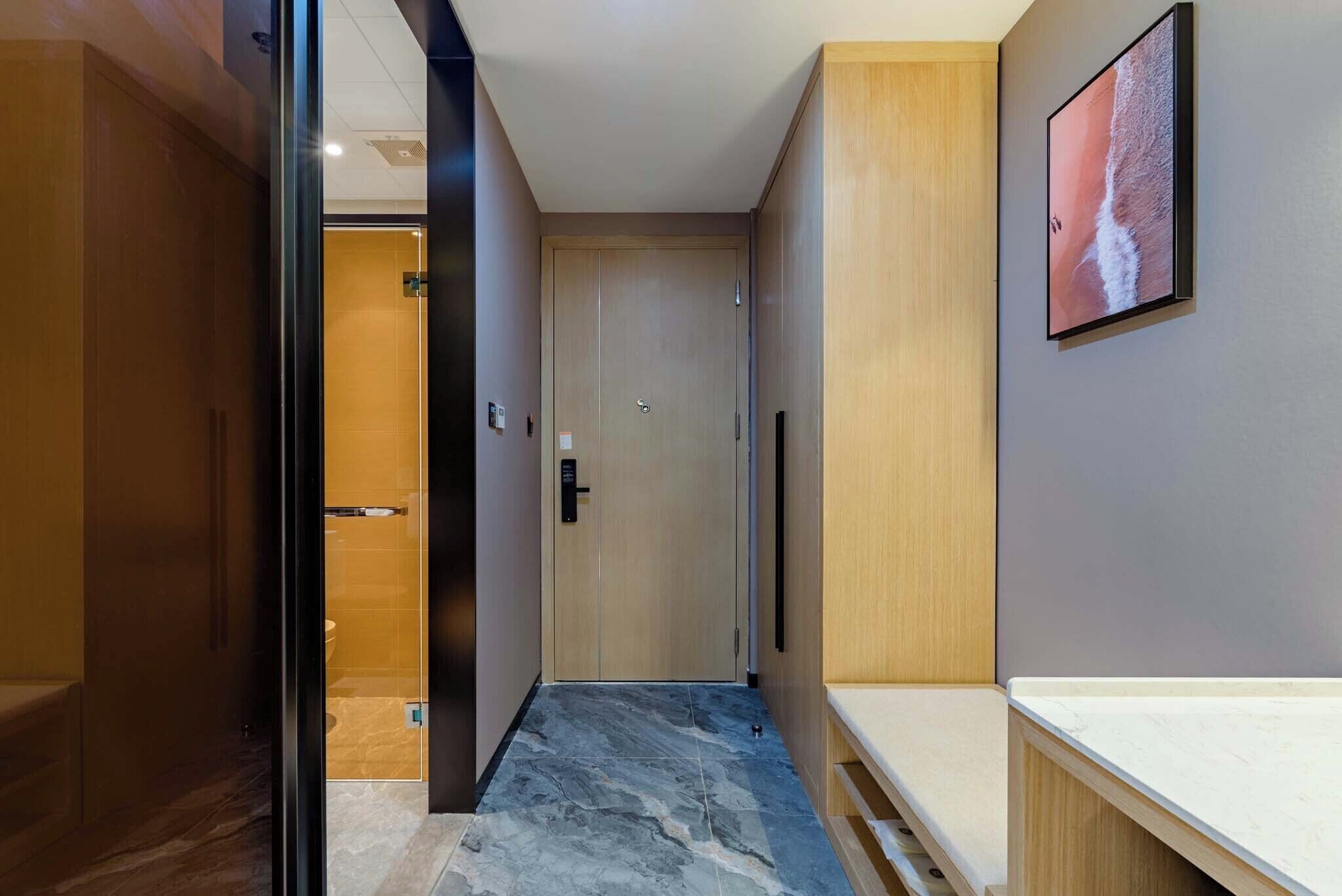 Standard Double Room, City View | Living area