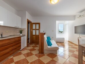 TV - Wohnung mit Terrasse und Meerblick by Interhome (Crikvenica/Dramalj)