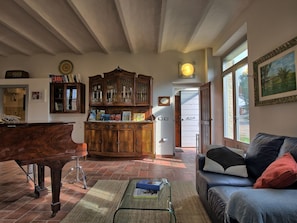 Living Room - Haus der Musik 270m Veranda, Garten und Pool by Interhome (Ostra)