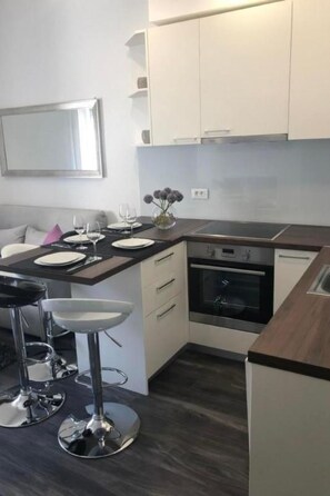 Fridge, microwave, oven, dishwasher - Apartment Sara by Interhome (Zadar)