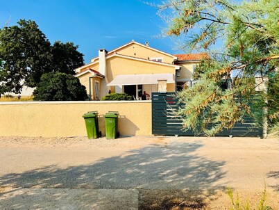 Wohnung mit Wasserblick by Interhome