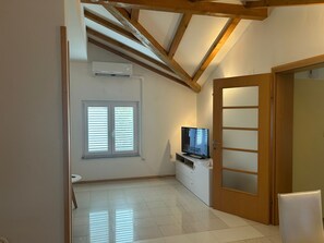 Interior - Pasman' Wohnung mit Blick aufs Wasser by Interhome (Pašman/Neviđane)
