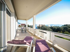Outdoor dining - Apartment Sukosan by Interhome (Debeljak)