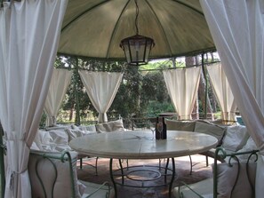 Outdoor dining - 'Azalea' mit Terrasse by Interhome (Castagneto Carducci)
