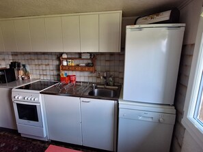 Kühlschrank, Ofen, Geschirrspüler, Kochgeschirr/Geschirr/Besteck