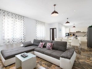 TV, fireplace - Seaside Villa Lara mit beheiztem Swimmingpool by Interhome (Marina)