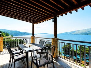 Outdoor dining - Seaside Villa Lara mit beheiztem Swimmingpool by Interhome (Marina)