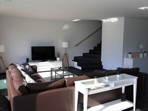 TV - Villa am See 1 / Beach House by Interhome (Sisikon)