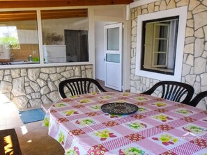 Outdoor dining - für 4 Personen  + 2 Kinder ca. 60 m² in Zubovici, Adriaküste Kroatien (Kro by Interhome (Pag/Zubovići)