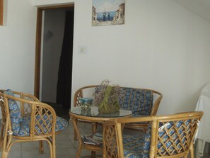 Dining - Appartement mit Blick auf das Wasser by Interhome (Pag/Zubovići)