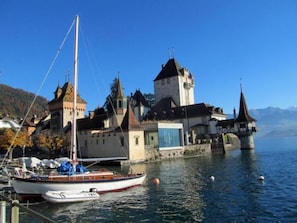 A historic town with a castle by a lake. - Am Lehn by Interhome (Wilderswil)