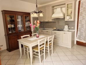 Dining - Wohnung "Red Fox" mit privatem Garten by Interhome (Monteverdi Marittimo)