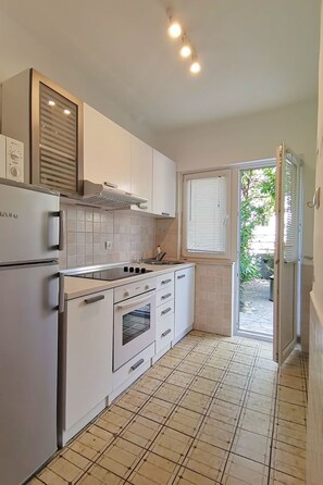 Fridge, microwave, oven, dishwasher - Karmen auf zwei Ebenen mit Garten by Interhome (Orebić)